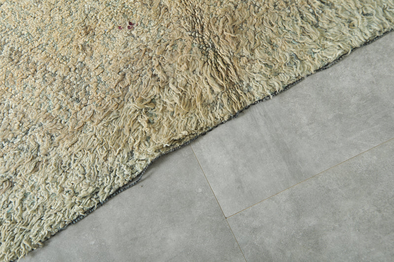 Moroccan Wool rug with beige base and soft geometric accents - 5.7 ft x 8.2 ft