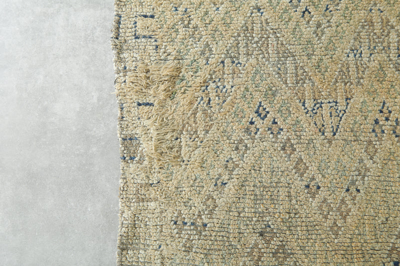 Moroccan Wool rug with beige base and soft geometric accents - 5.7 ft x 8.2 ft