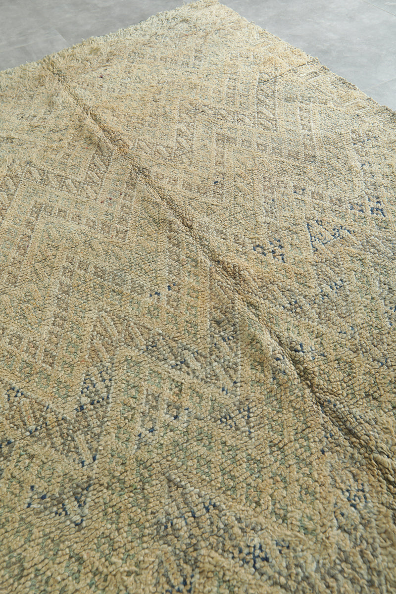 Moroccan Wool rug with beige base and soft geometric accents - 5.7 ft x 8.2 ft