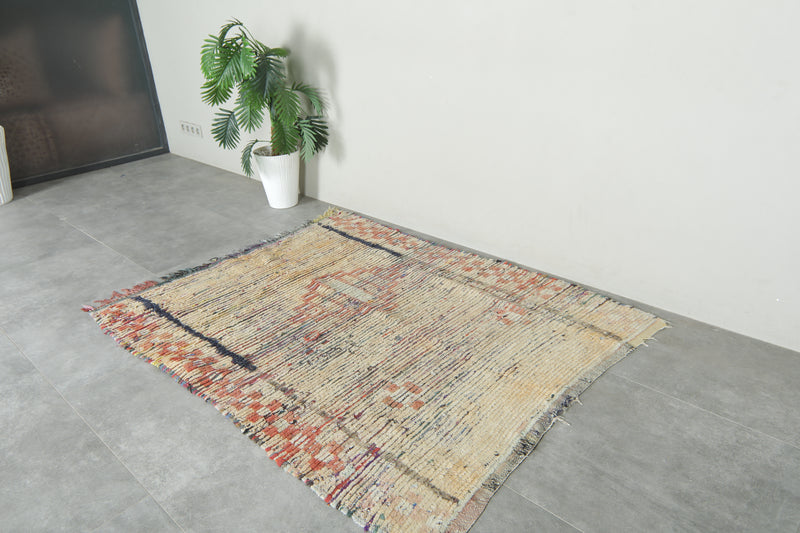 Traditional beige Moroccan rug - 4.3 ft x 5.5 ft