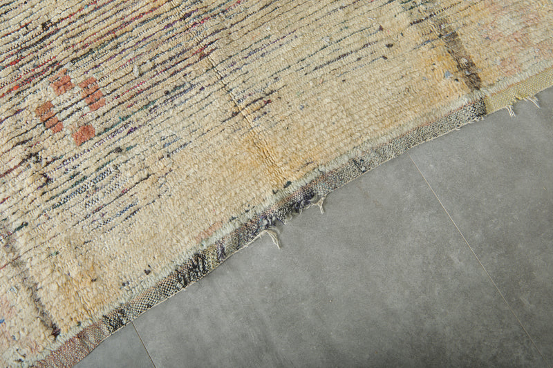 Traditional beige Moroccan rug - 4.3 ft x 5.5 ft