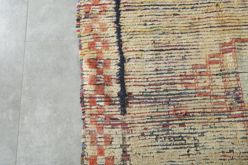 Traditional beige Moroccan rug - 4.3 ft x 5.5 ft