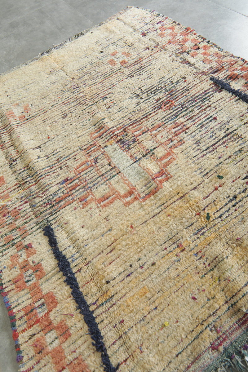 Traditional beige Moroccan rug - 4.3 ft x 5.5 ft