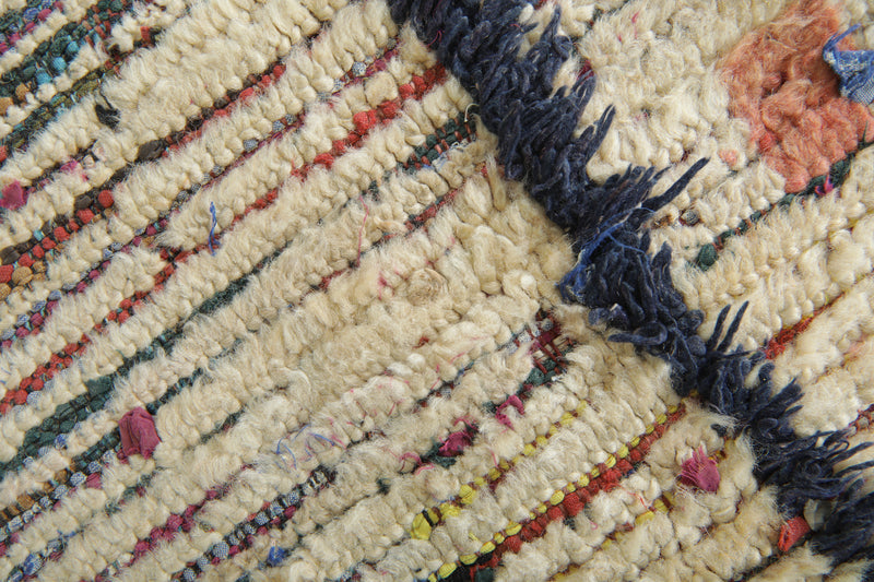 Traditional beige Moroccan rug - 4.3 ft x 5.5 ft