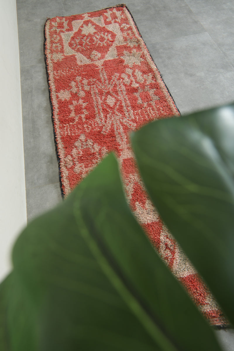 Geometric Moroccan runner rug - Red & beige wool - 2.9 ft x 9 ft