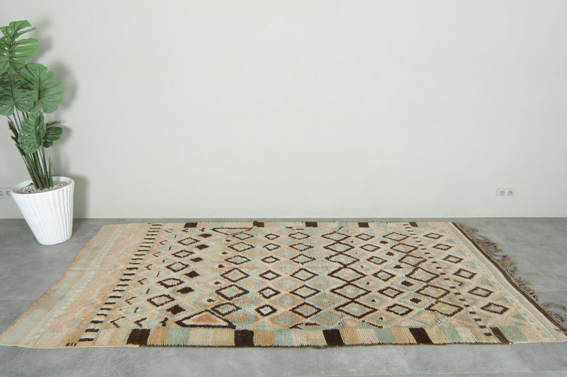 Geometric Moroccan handwoven wool rug - 4.7 ft x 9.5 ft