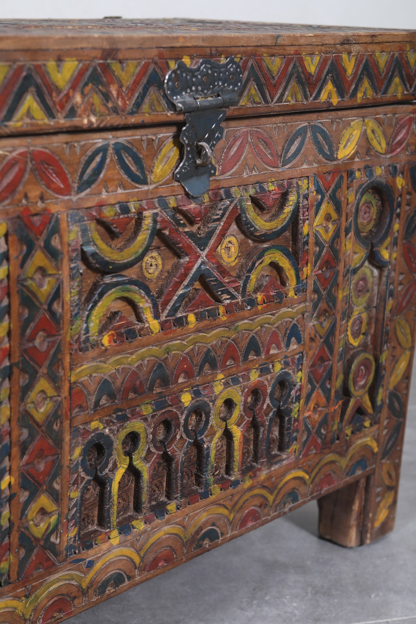 Vintage Moroccan chest  H 23.6 INCHES X W 29.9 INCHES X D 15.7 INCHES
