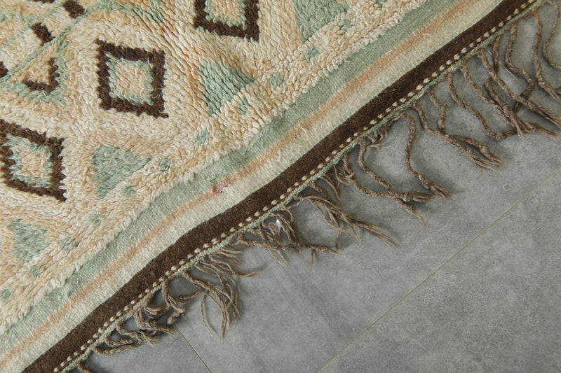 Geometric Moroccan handwoven wool rug - 4.7 ft x 9.5 ft