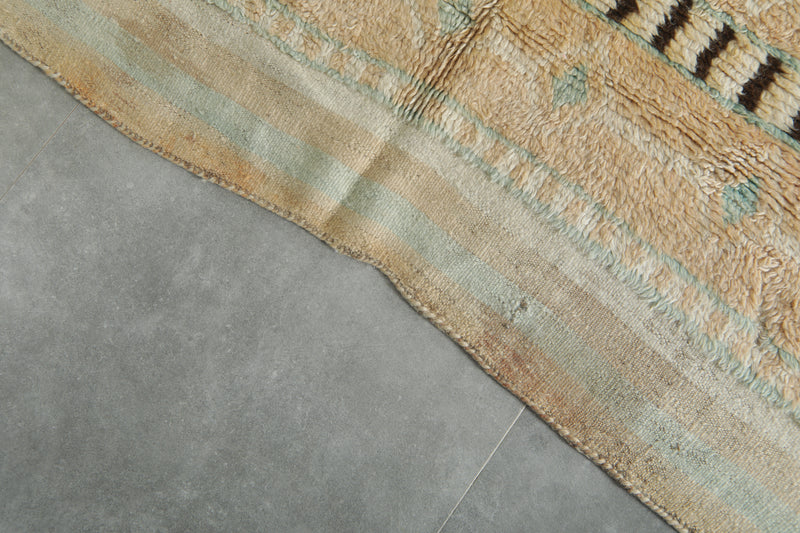 Geometric Moroccan handwoven wool rug - 4.7 ft x 9.5 ft