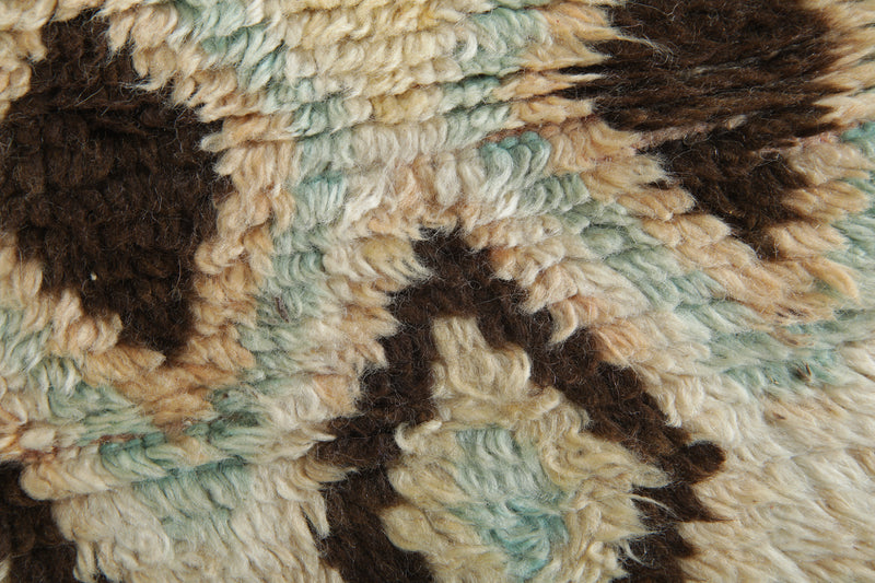 Geometric Moroccan handwoven wool rug - 4.7 ft x 9.5 ft