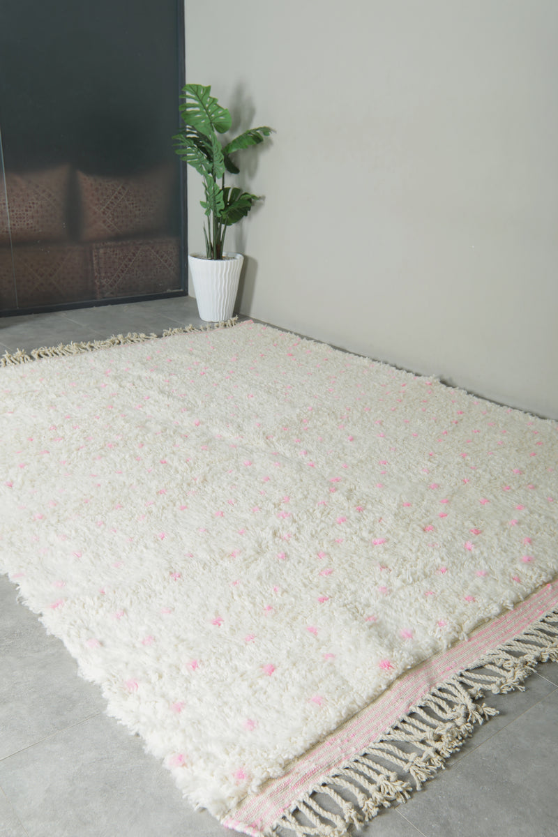 Handmade Moroccan rug – White wool with soft pink dots - Custom rug