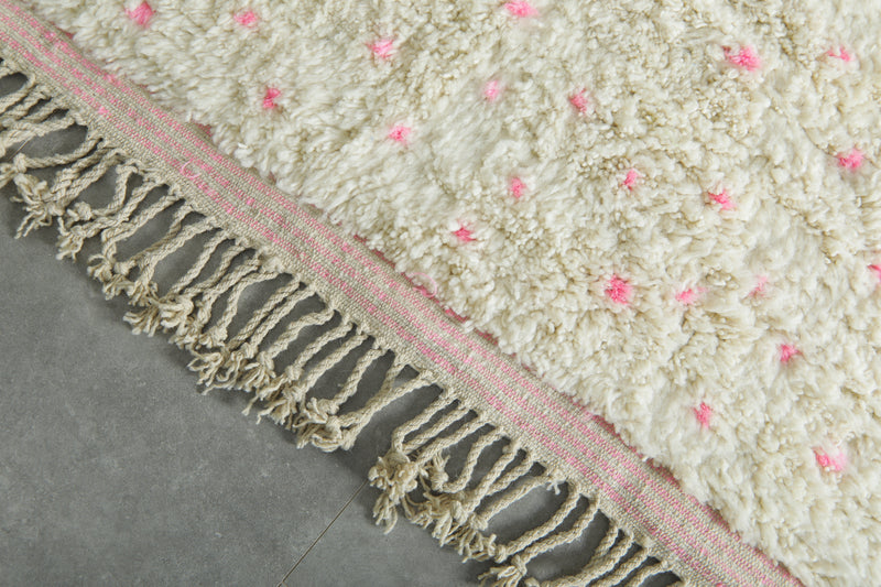 Handmade Moroccan rug – White wool with soft pink dots - Custom rug