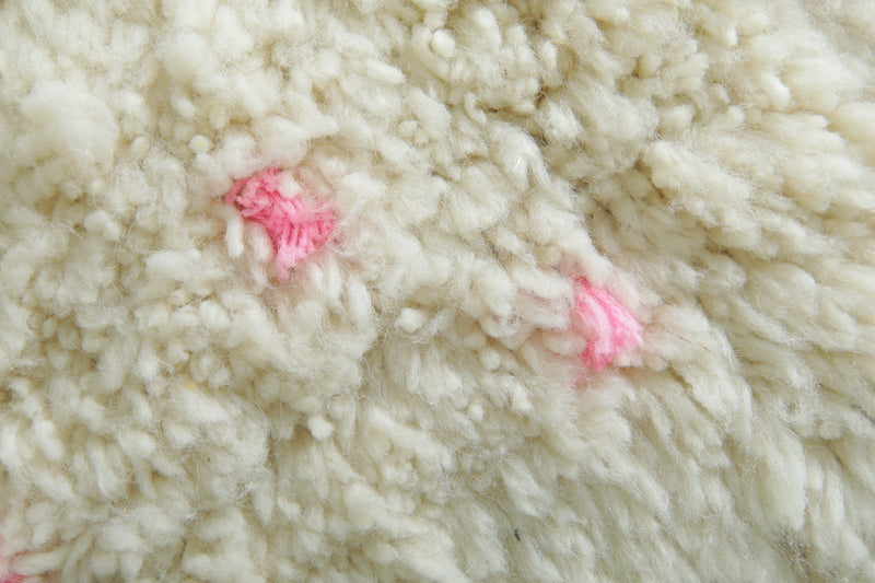 Handmade Moroccan rug – White wool with soft pink dots - Custom rug