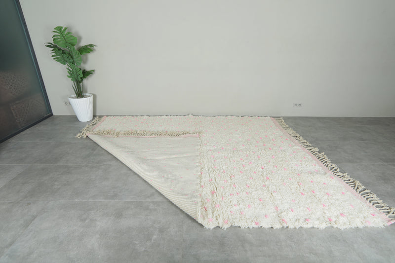Handmade Moroccan rug – White wool with soft pink dots - Custom rug