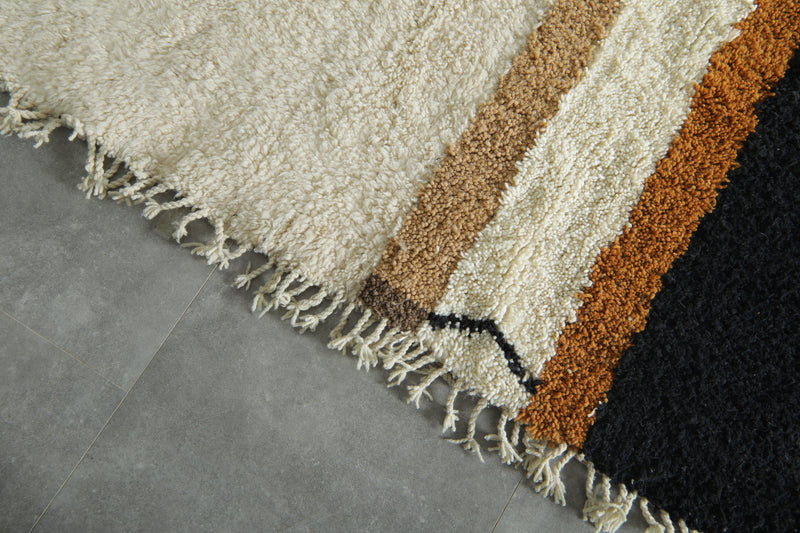 Geometric Moroccan area rug - 6.9 ft x 10.4f