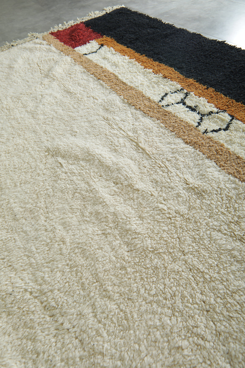 Geometric Moroccan area rug - 6.9 ft x 10.4f