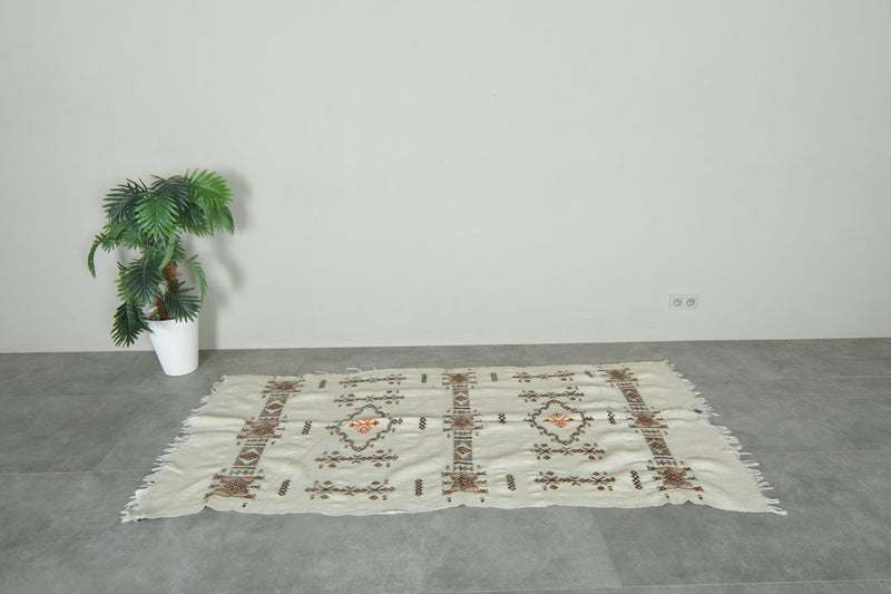 White & geometric Moroccan flatweave rug - 3.5 ft x 7.1 ft