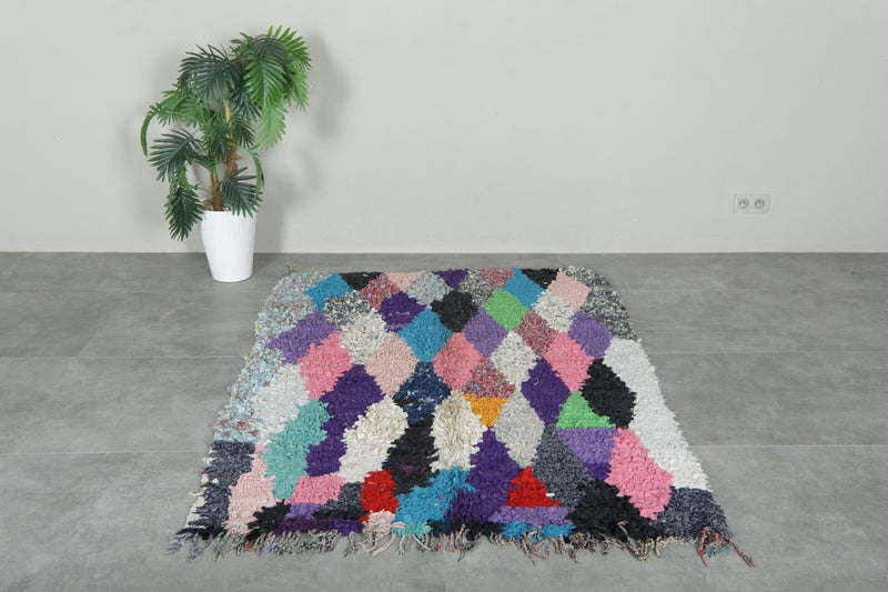 Moroccan boucherouite rug with diamond geometric design - 4.3 ft x 5.9 ft