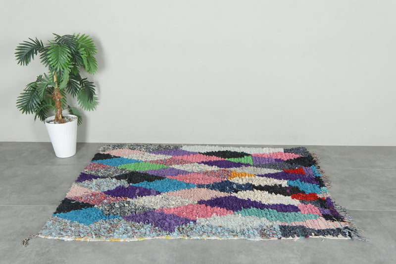 Moroccan boucherouite rug with diamond geometric design - 4.3 ft x 5.9 ft