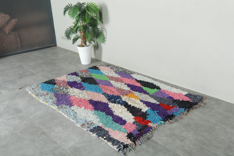 Moroccan boucherouite rug with diamond geometric design - 4.3 ft x 5.9 ft
