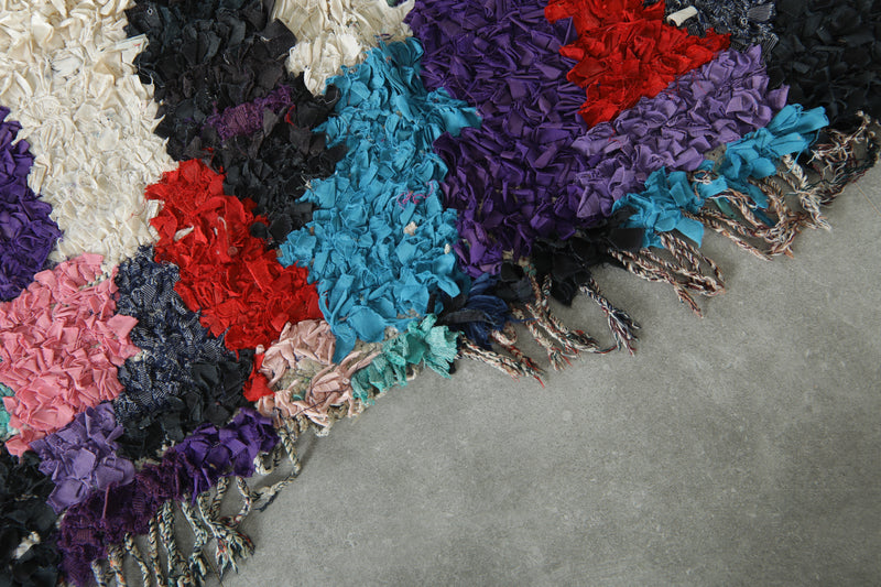 Moroccan boucherouite rug with diamond geometric design - 4.3 ft x 5.9 ft