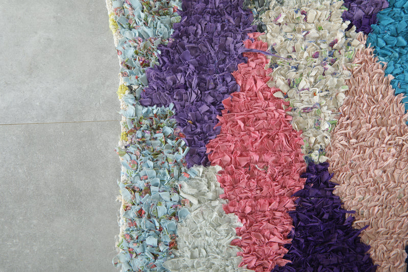 Moroccan boucherouite rug with diamond geometric design - 4.3 ft x 5.9 ft