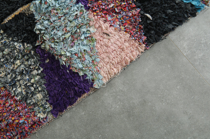 Moroccan boucherouite rug with diamond geometric design - 4.3 ft x 5.9 ft