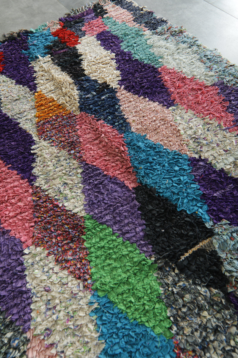 Moroccan boucherouite rug with diamond geometric design - 4.3 ft x 5.9 ft
