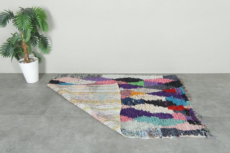 Moroccan boucherouite rug with diamond geometric design - 4.3 ft x 5.9 ft