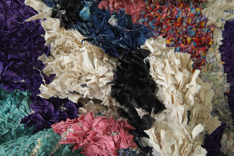 Moroccan boucherouite rug with diamond geometric design - 4.3 ft x 5.9 ft