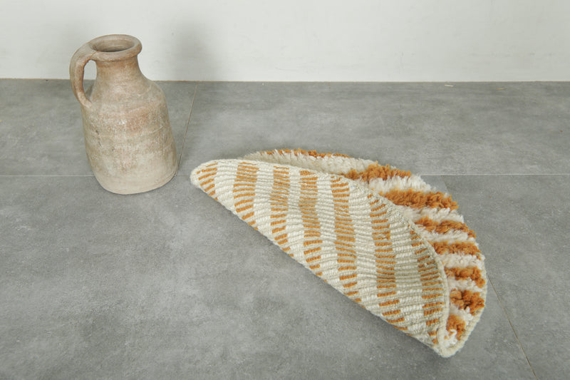 Small round Moroccan rug - White & orange striped - 2 FT