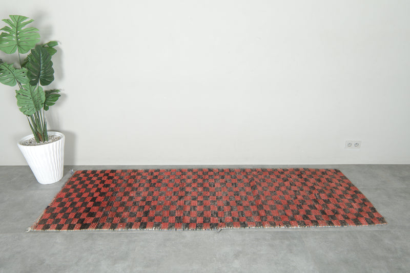 Runner Moroccan rug with checkered design - 3.2 ft x 9 ft