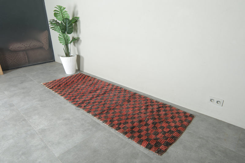 Runner Moroccan rug with checkered design - 3.2 ft x 9 ft