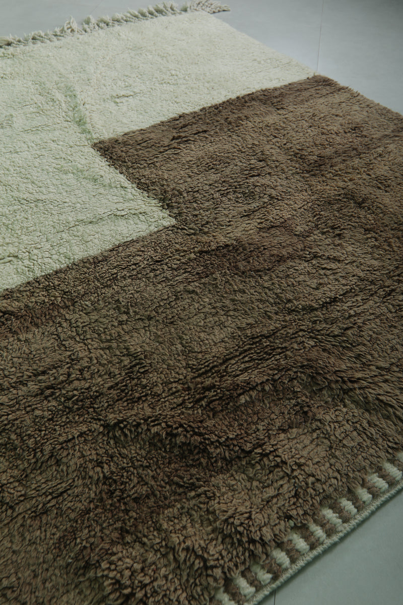 Beni ourain Moroccan rug - 7.2 x 8.2 ft | Handwoven two-tone elegance