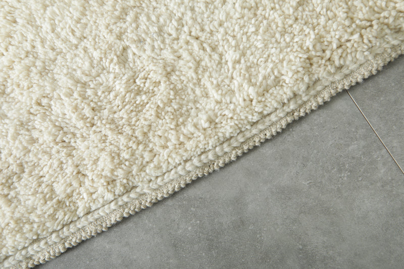 Custom handmade Moroccan shaggy rug with 3 matching pillows