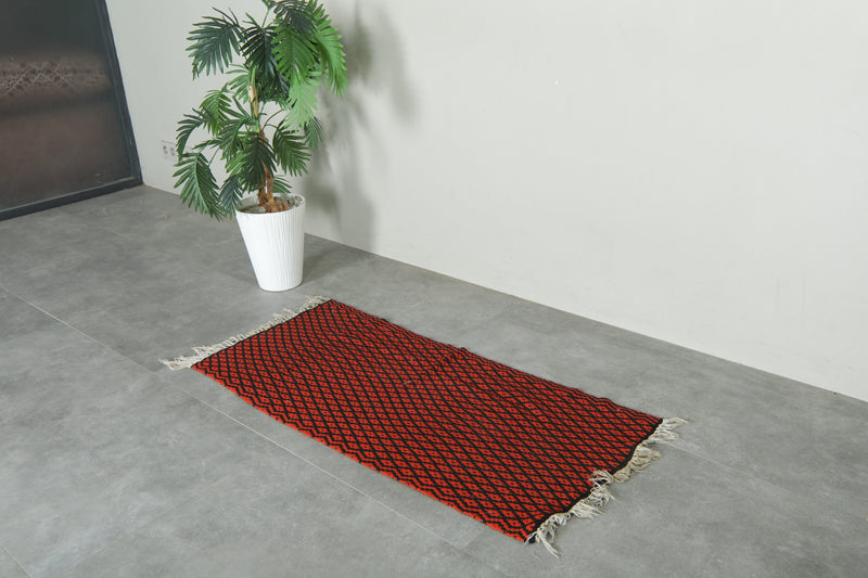 Moroccan kilim flatweave rug – Red & black diamond pattern - 1.9 ft x 4.1 ft