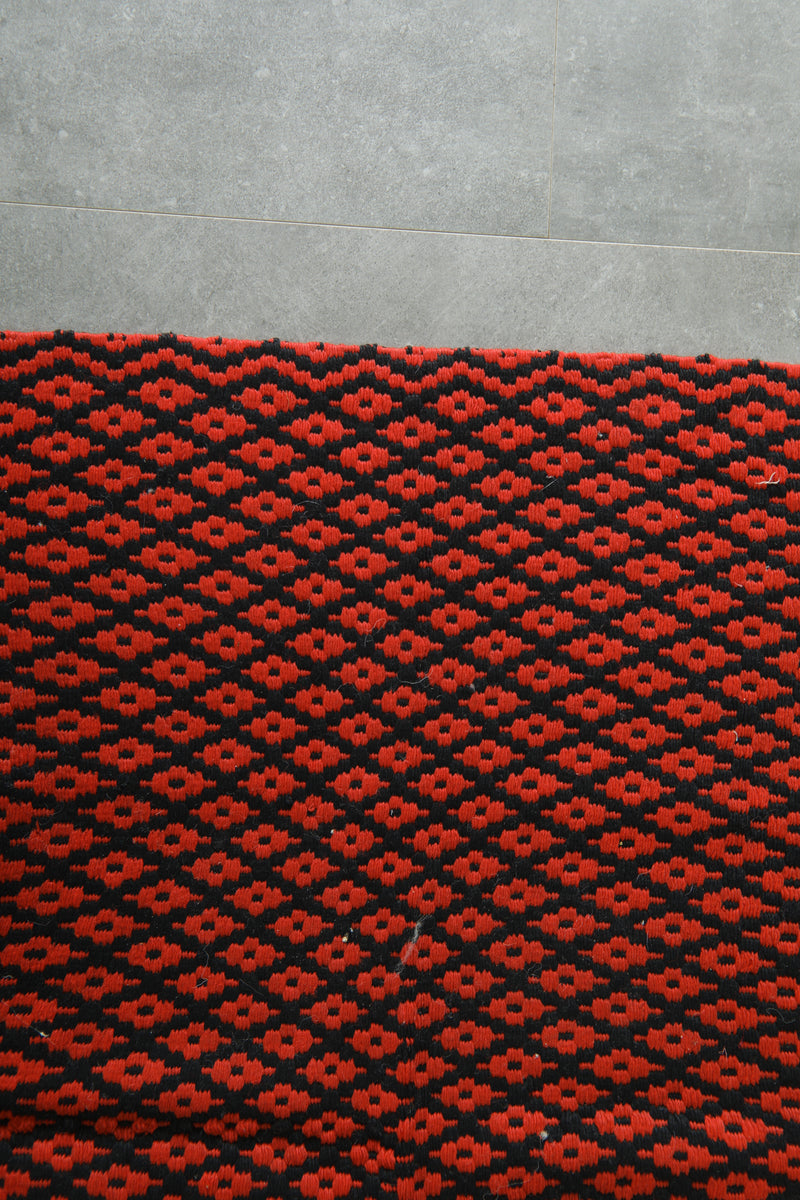 Moroccan kilim flatweave rug – Red & black diamond pattern - 1.9 ft x 4.1 ft