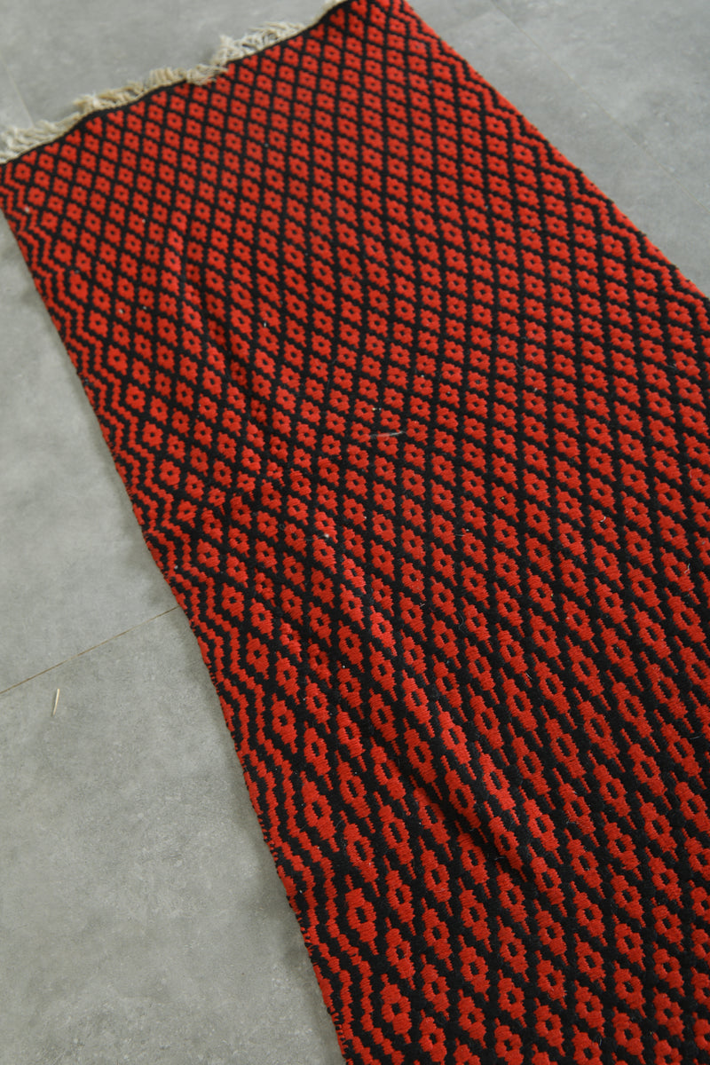 Moroccan kilim flatweave rug – Red & black diamond pattern - 1.9 ft x 4.1 ft