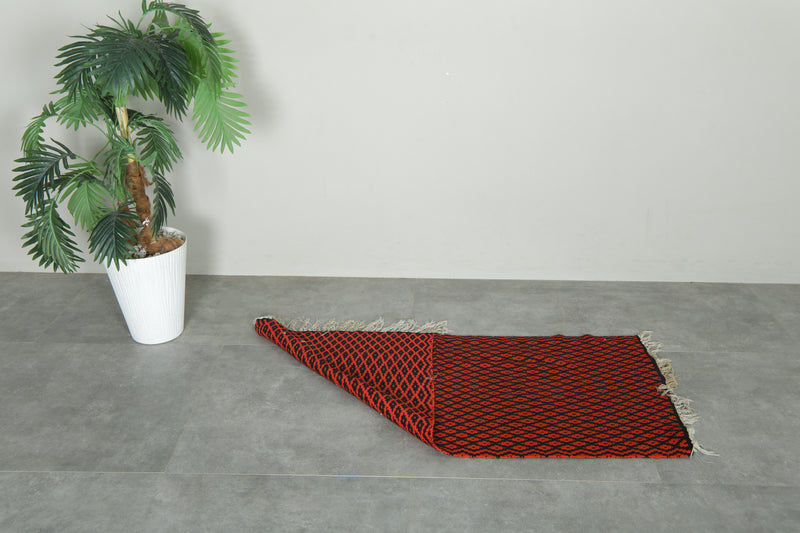 Moroccan kilim flatweave rug – Red & black diamond pattern - 1.9 ft x 4.1 ft