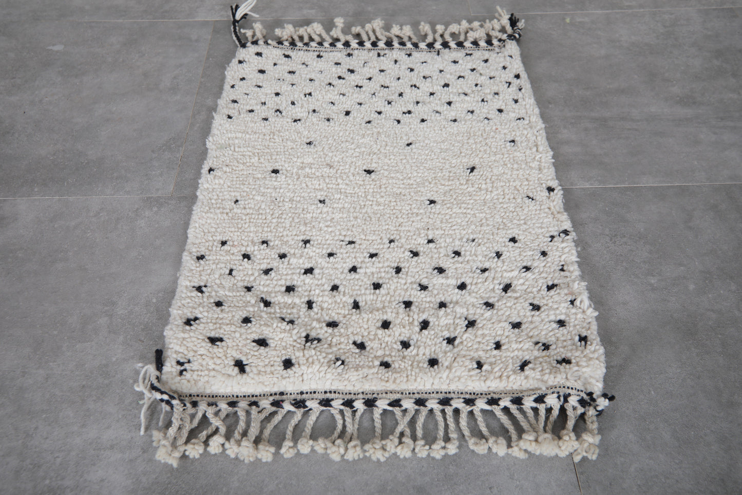 Moroccan rug 2 X 2.9 Feet