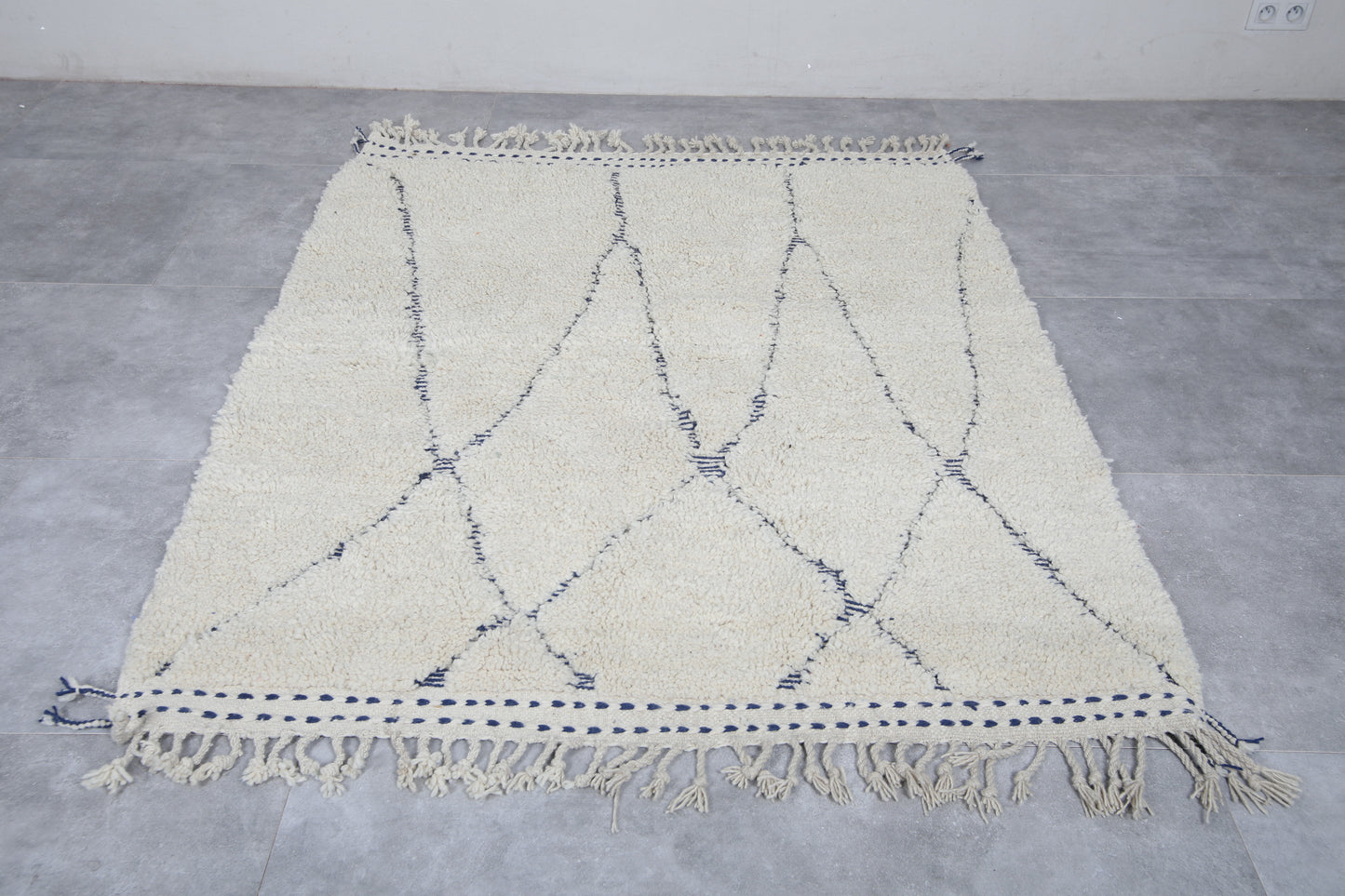 Moroccan beni ourain rug 5.1 X 6.2 Feet