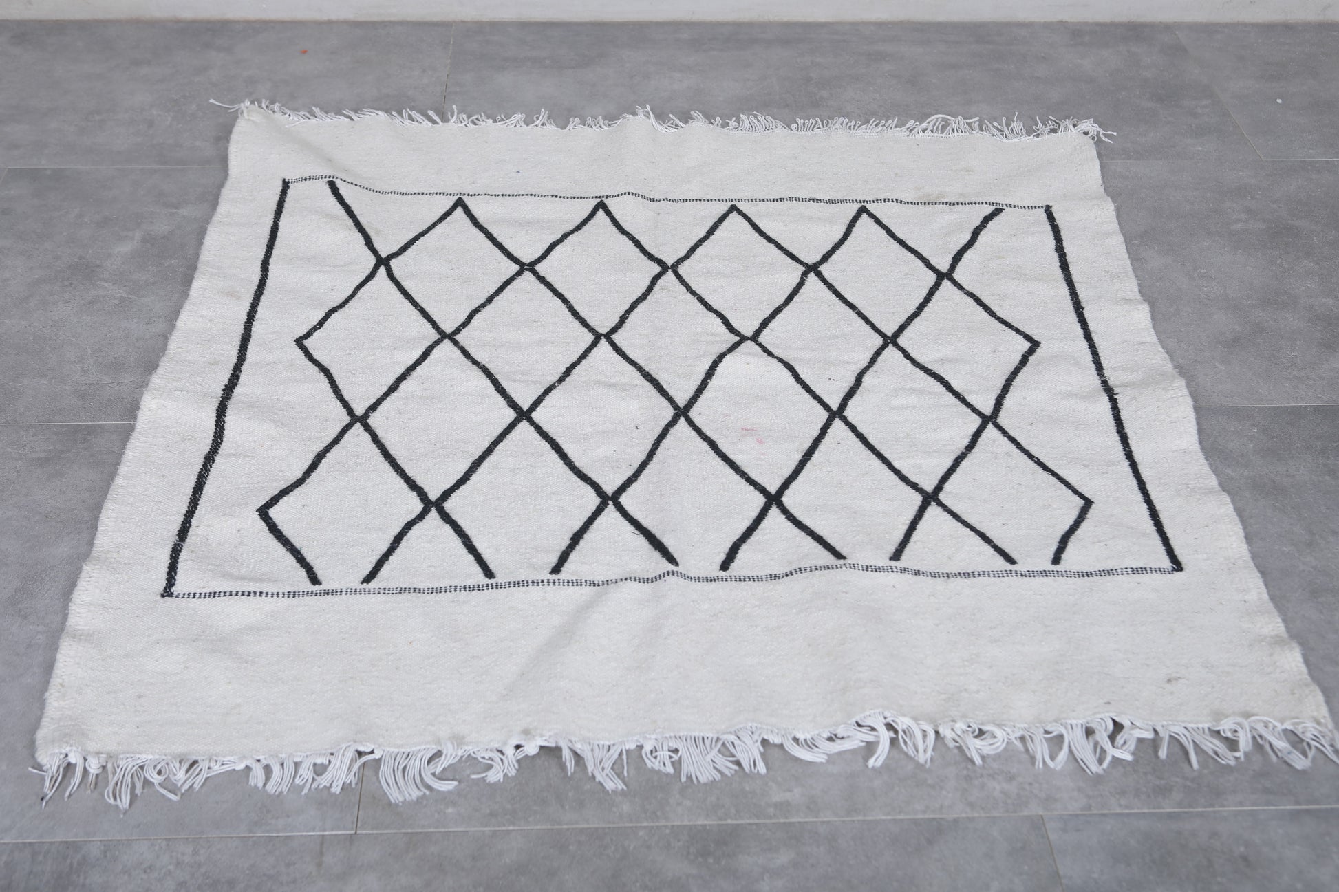 Moroccan rug 3.9 X 4 Feet - Handwoven Kilim