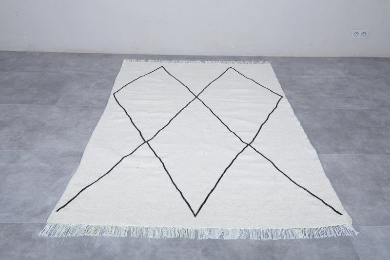 Moroccan Rug - Geometric Diamond Pattern 4.6 x 6.8 ft | Handwoven Wool - Flat woven rugs