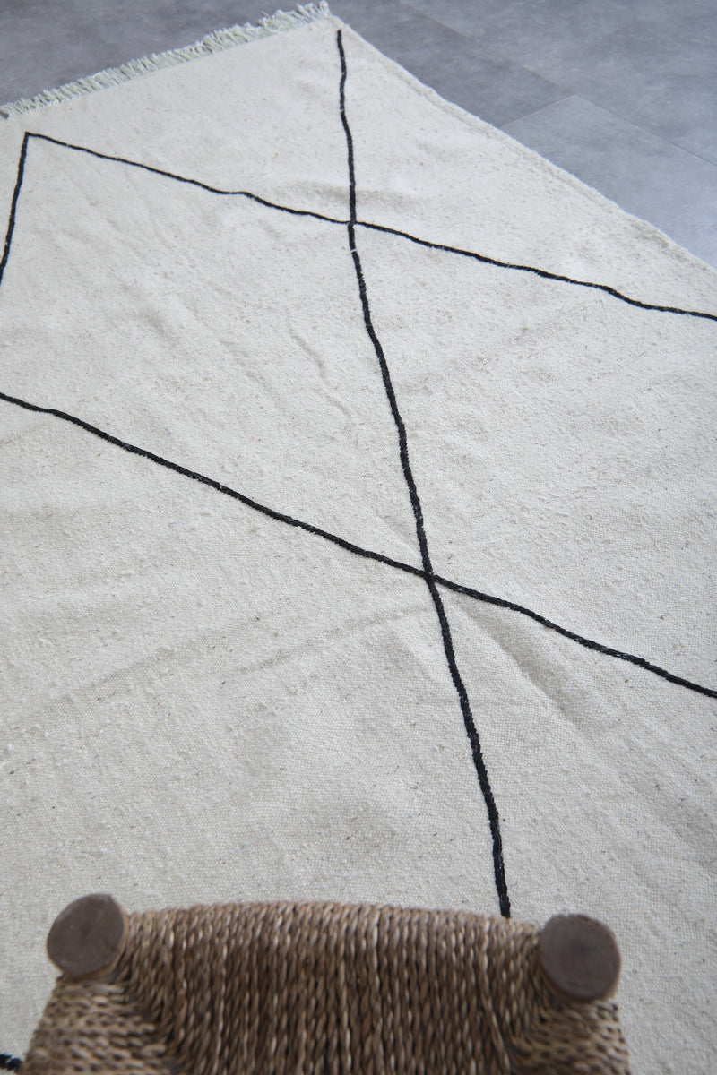 Moroccan Rug - Geometric Diamond Pattern 4.6 x 6.8 ft | Handwoven Wool - Flat woven rugs