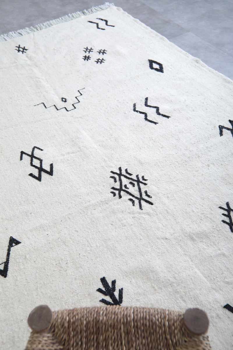 Moroccan Rug - Minimalist Black Symbols 4.8 x 6.9 ft | Handwoven Wool