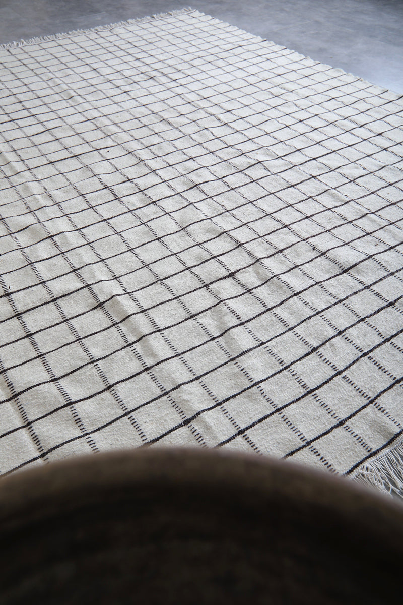 Moroccan Rug - Large White Grid Pattern 9.3 x 12 ft | Handwoven Berber Carpet - Flat woven rugs
