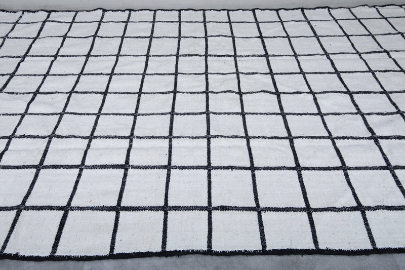 Moroccan Grid Pattern Rug - 7.8 X 13.5 Feet | Contemporary Design