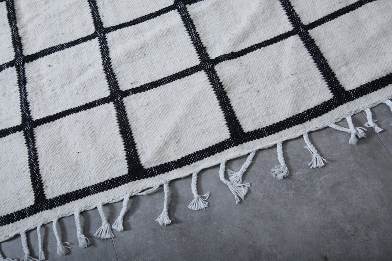 Moroccan Grid Pattern Rug - 7.8 X 13.5 Feet | Contemporary Design