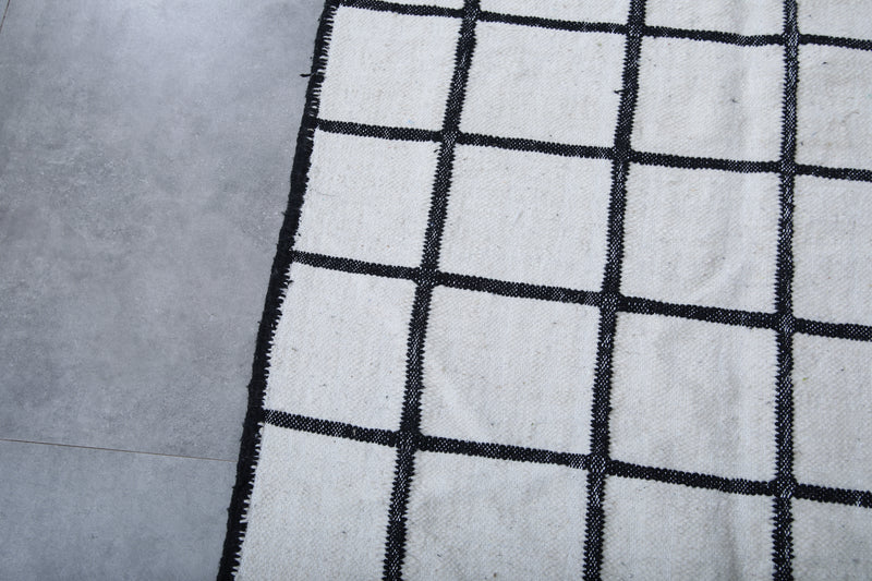 Moroccan Grid Pattern Rug - 7.8 X 13.5 Feet | Contemporary Design