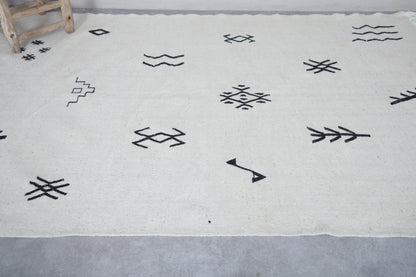 Moroccan rug 4.5 X 6.9 Feet